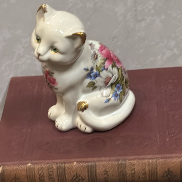 Formalities Baum Brothers Summer Flowers Collection 7.5” Porcelain Cat Figurine - Picture 7 of 8